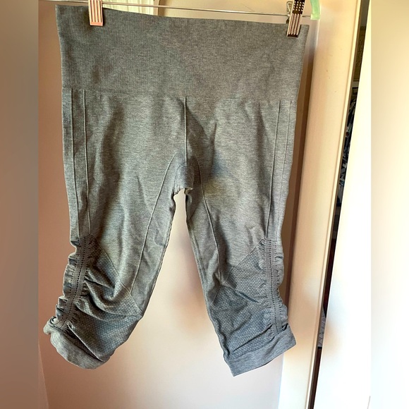 Lululemon Ruched Shorts Size 6‎ - Picture 1 of 2